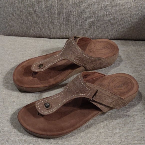 Taos Footwear Brown Sandals - Picture 8 of 8